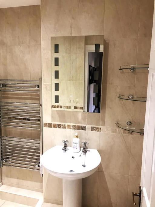 Beautiful Holiday Flat In Алнік Екстер'єр фото